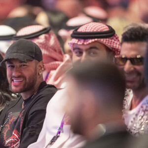 Neymar assistiu à luta de Oleksandr Usyk e Tyson Fury