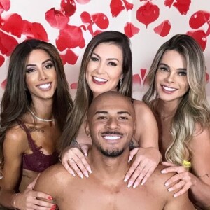 Andressa Urach lançou vídeo pornô com o namorado e duas mulheres trans; Daniela Marks era uma delas