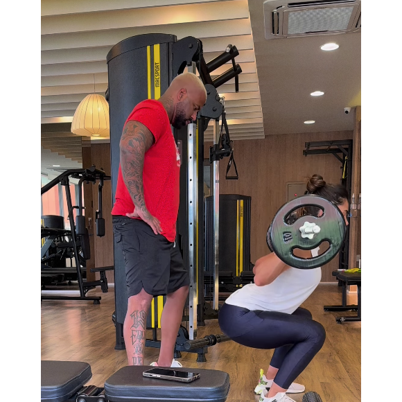 Durante seus treinos, Jade Magalhães executa uma variedade de exercícios para membros inferiores e superiores