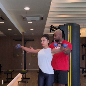 Jade Magalhães complementa sua rotina fitness com atividades aeróbicas e treinamento de luta