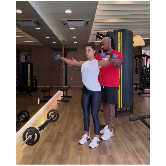 Jade Magalhães complementa sua rotina fitness com atividades aeróbicas e treinamento de luta