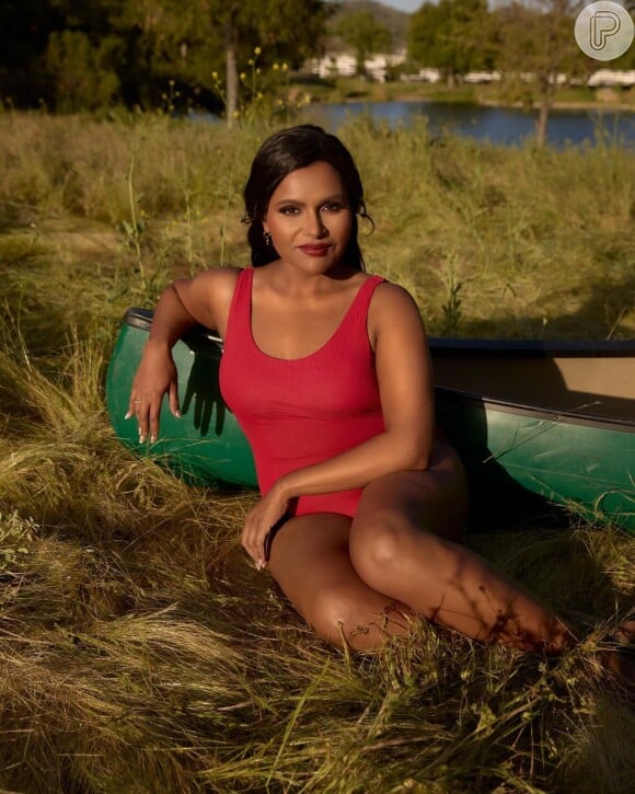 Mindy Kaling também assina uma coleção de moda praia com a marca Andie