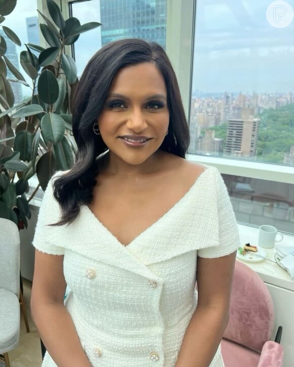 Mindy Kaling garantiu que caminha pelo menos 32 quilômetros por semana e passou a comer saudável