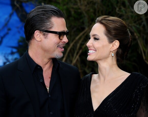 Angelina Jolie ganhou balas de presente de Dia dos Namorados de Brad Pitt por ter mau hálito