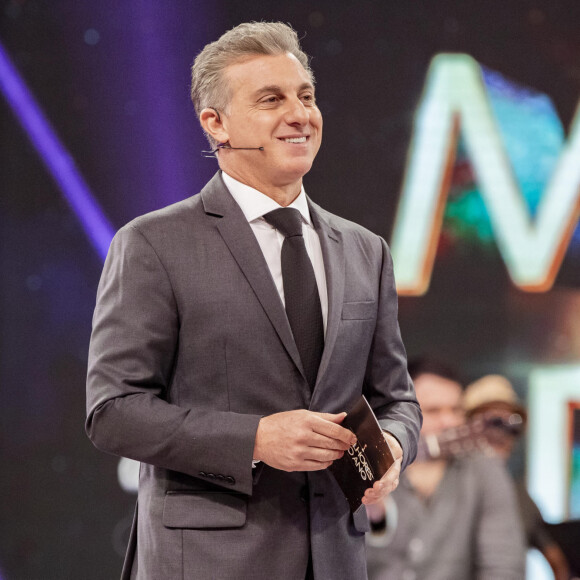 Luciano Huck conta com apoio dentro da Globo para ser candidato a presidente, diz Ricardo Feltrin