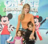 Repórter da Globo, Natália Ariede levou os filhos, Vicente (de 5 anos) e Martina (de 3 anos) ao Disney On Ice, no Ginásio do Ibirapuera, em São Paulo