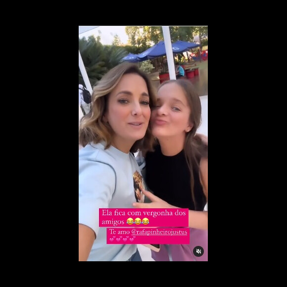 Ticiane Pinheiro deixou a filha mais velha, Rafaelal Justus, com vergonha ao lhe dar abraço na porta da escola: 'Tem vergonha'