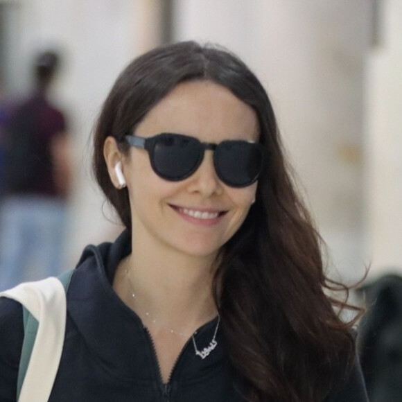 Débora Falabella: mulher que persegue a atriz está solta, mas as medidas protetivas ainda valem