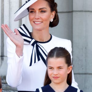 Kate Middleton foi destaque no Trooping the Colour, neste sábado (14)