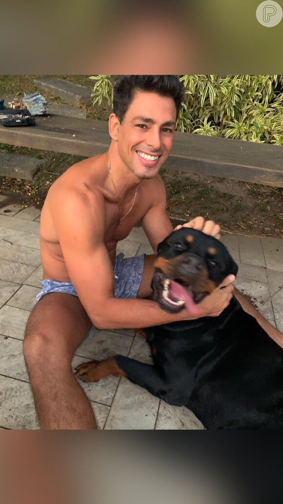 Cauã Reymond, recentemente, sofreu com a morte de seu cachorro, vítima de um envenenamento