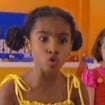 Há 17 anos, essa menina fofa e curiosa estreou em programa de TV; hoje fará novela das nove da Globo e já brilhou na Netflix. Reconhece?