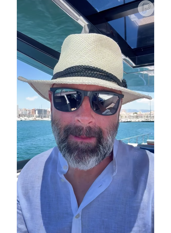 Tadeu Schmidt surgiu com a barba ainda maior em um novo vídeo contando detalhes de dias em que ficou com enjoo na viagem