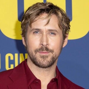 Bora pro time dos internacionais? Olha a diferença entre Ryan Gosling gravando 'Barbie' e com sua tradicional barba!