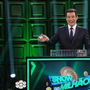 Celso Portiolli voltou a substituir Silvio Santos, mas em 2021 no 'Show do Milhão'