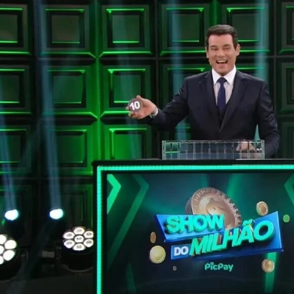 Celso Portiolli voltou a substituir Silvio Santos, mas em 2021 no 'Show do Milhão'