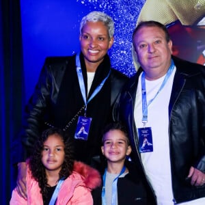 Erick Jacquin levou a família ao show do Cirque du Soleil; jurado do 'Master Chef' é marido de Rosangela Menezese dos gêmeos, Antoine e Elise, de 5 anos