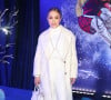 Carla Diaz escolheu look all white e apostou em bolsa grifada, da Saffiano Satchel de R$ 11,7 mil para ir ao Cirque du Soleil