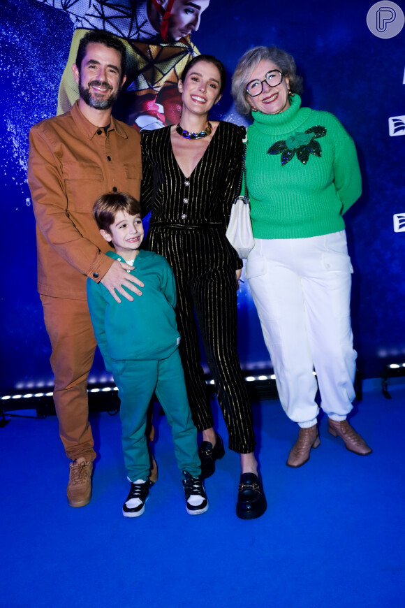 Felipe Andreoli e Rafa Brittes foram com o filho Rocco (7 anos) ao Cirque du Soleil