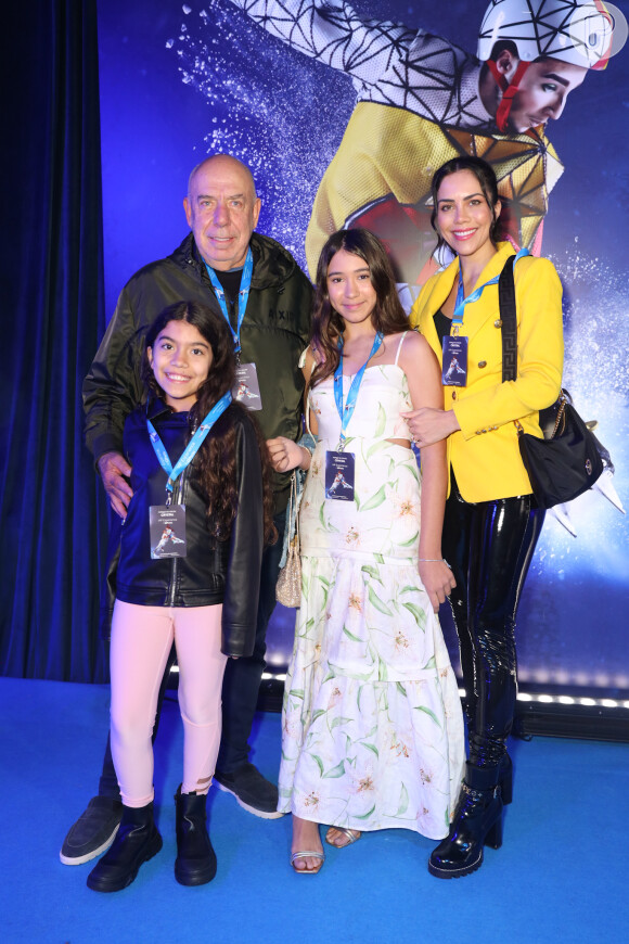 Daniela Albuquerque e Amilcare Dalevo levaram as filhas - Alice e Antonella - ao Cirque du Soleil