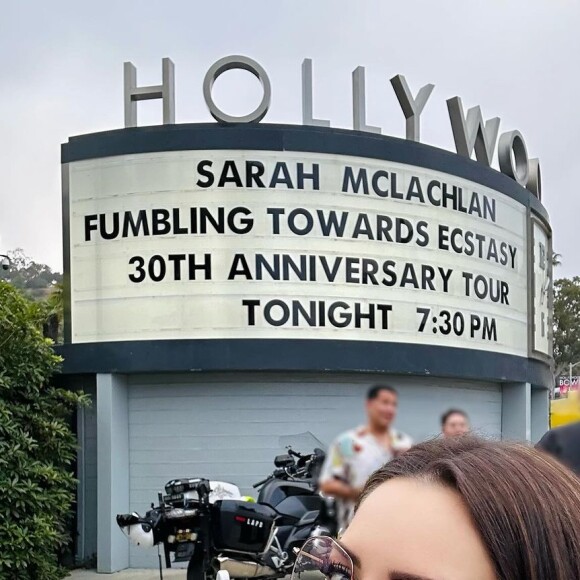 Já nos comentários, internautas elogiaram Sandy e compararam o clique com sua beleza atual