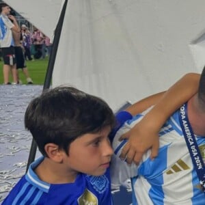 Messi comemorou o título da Argentina com os filhos em estádio dos EUA