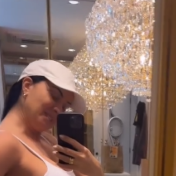 Graciele Lacerda sobre barriga de gravidez: 'Tá um alto-relevozinho'