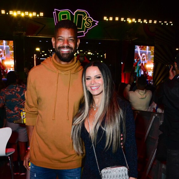 Viviane Araújo e o marido, Guilherme Militão, foram ao Festival 90's em 21 de julho de 2024 na Marina da Glória, no Rio de Janeiro