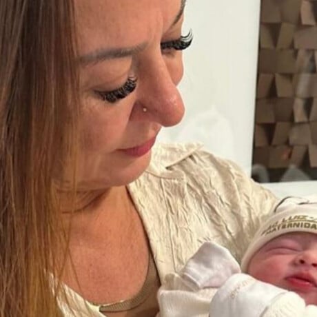 'Internet é um câncer': aparência de Helena, 3ª filha de Neymar, vira alvo em fotos com avó Nadine e internautas defendem a bebê