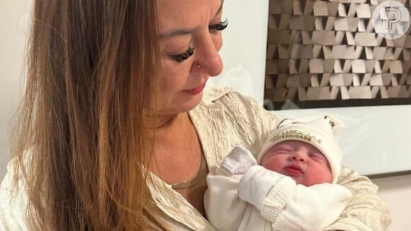 'Internet é um câncer': aparência de Helena, 3ª filha de Neymar, vira alvo em fotos com avó Nadine e internautas defendem a bebê