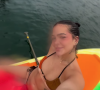 Para uma prática de stand up paddle, Mel Maia escolheu um biquíni invertido em tons terrosos