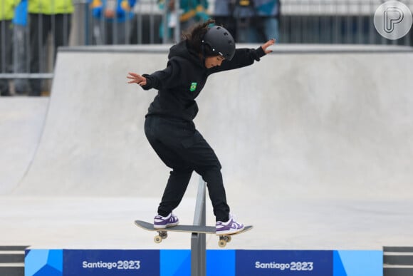 "Quem dera eu poder no futuro, né? Ter uma chance aí de balançar a bandeira, carregar a bandeira, ia ser top!", disse a atleta