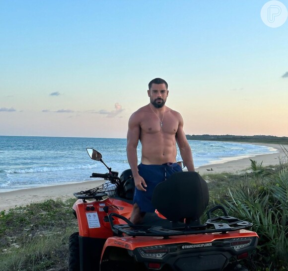 Pedro Andrade chama atenção por sua beleza e corpo definido na web, que também encantam Sandy