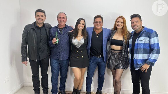 Gabi & Rapha passaram a ser representadas pela Talismã e pela Infinit Music, empresas pertencentes, respectivamente, a Leonardo e a Luiz Carlos, do Raça Negra