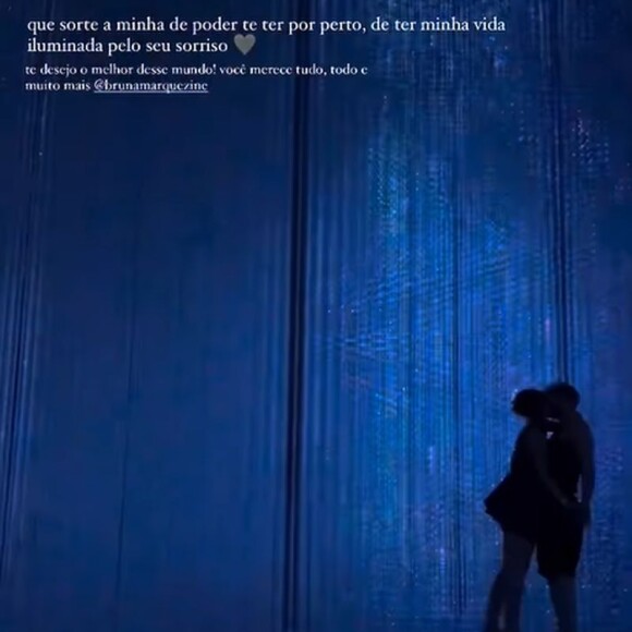João Guilherme mostrou um momento de intimidade com direito a beijão em Bruna Marquezine
