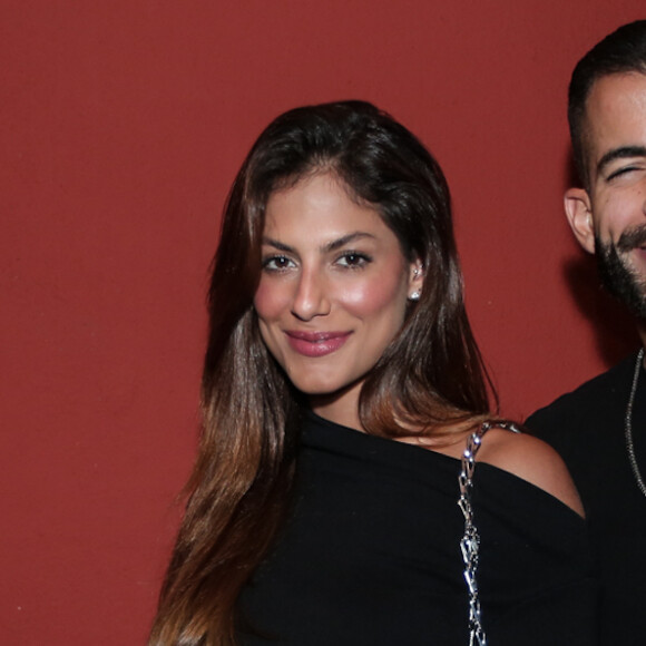 Mari González não ficou de fora e apostou nos recortes com look all black.