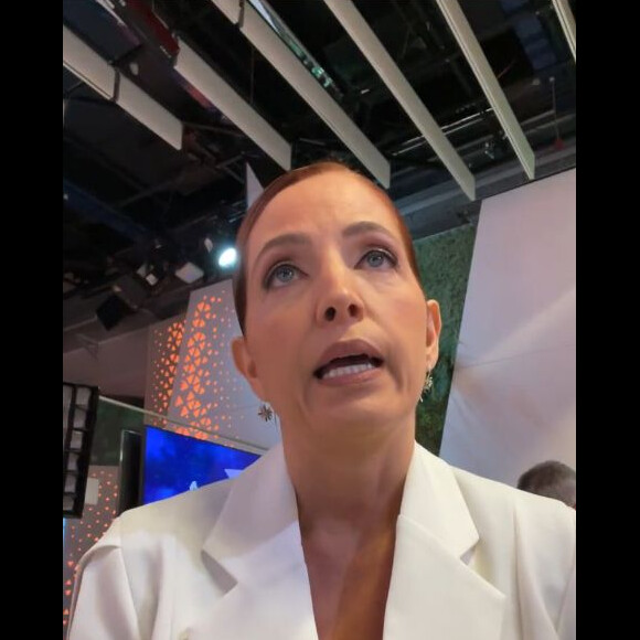 Com a voz embargada, Poliana Abritta chegou a pedir desculpas pela emoção