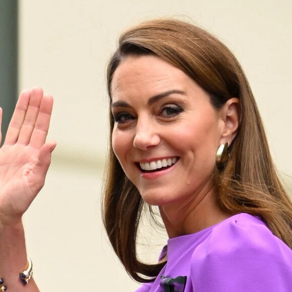 Kate Middleton vai deixar a Inglaterra em meio à batalha contra câncer; atitude 'preocupa' e 'perturba' ingleses