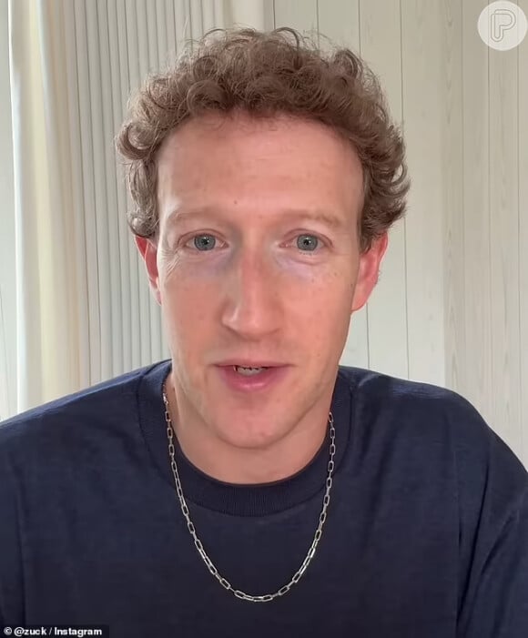 Porém, há algum tempo, Mark Zuckerberg vem mudando sua aparêcia e estilo, deixando seu cabelo crescer e até mesmo usando acessórios