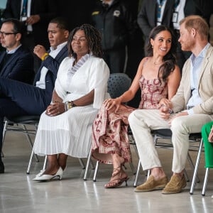 Meghan Markle e Príncipe Harry pretendem visitar escolas e instituições, além de fazerem reuniões com especialistas para tratar da pauta de assédio virtual.