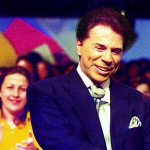 Silvio Santos ficou internado por 17 dias até morrer em 17 de agosto de 2024 - na foto de abril de 1994, apresentador no 'Topa Tudo por Dinheiro'