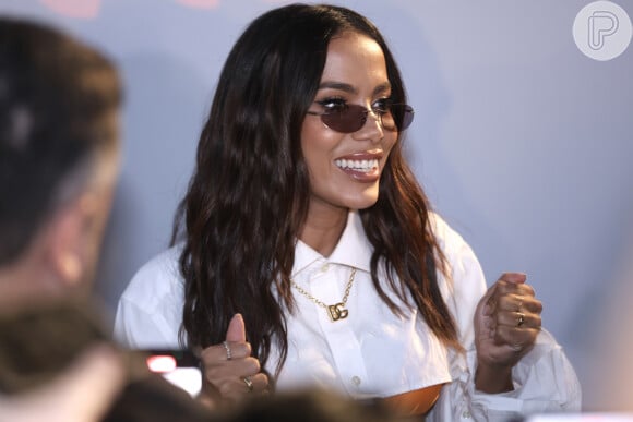 Anitta contou que sua família já recebeu todos os novos modelos que está lançando em parceria com a Kenner. Atualmente, para ela, o dinheiro não é o principal motivo das suas parcerias