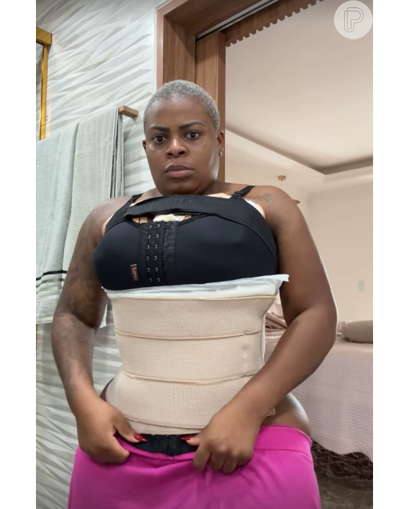 Jojo Todynho explicou que está usando um corset M do tanto que sua cintura está fina