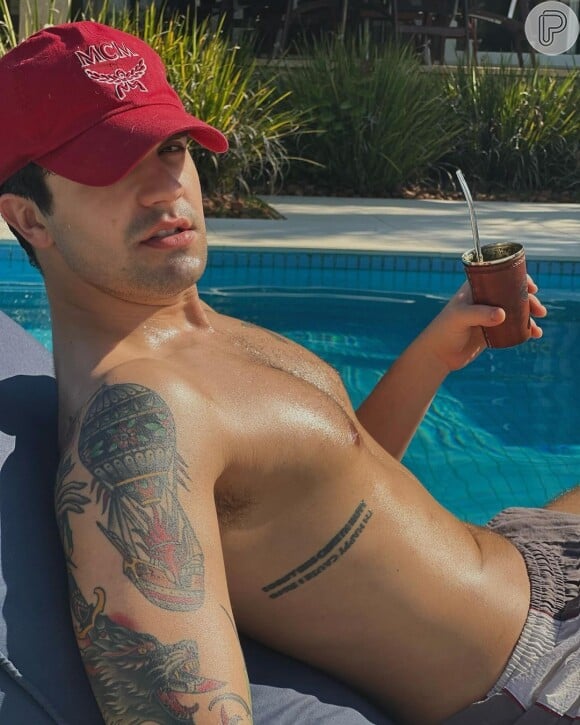 Luan Santana mostrou corpão em foto sem camisa no Instagram