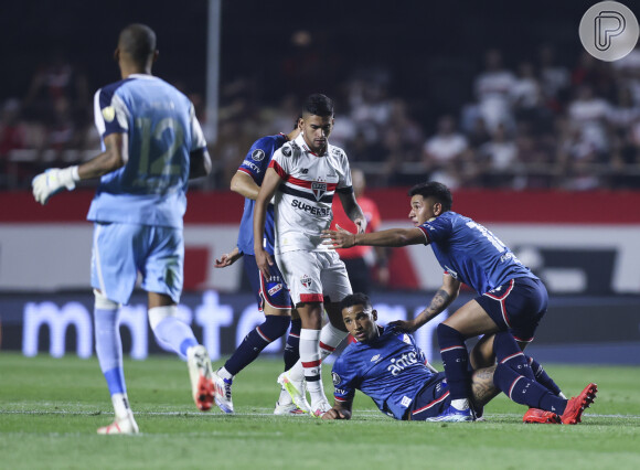 Juan Izquierdo passou mal em campo durante uma partida da Libertadores