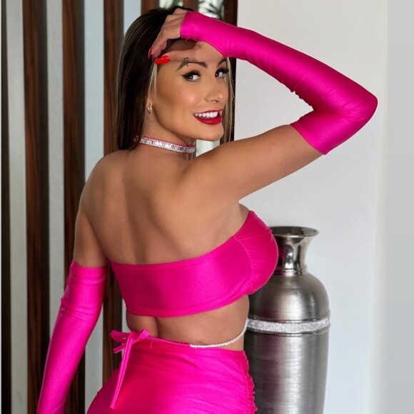 Enquanto avalia a possibiliade, Andressa Urach passou por uma cirurgia no septo na última quinta-feira (29)