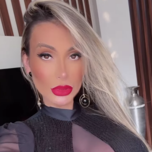 Andressa Urach também confessou nas redes sociais o desejo de implantar um terceiro seio