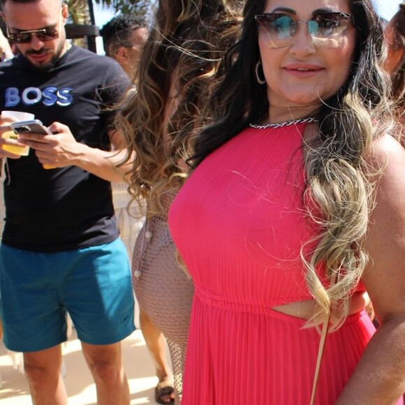 Solange Bezerra é natural de Pernambuco e era dona de restaurantes em Vitória de Santo Antão. Com os empreendimentos, conseguia dar uma vida confortável para as três filhas