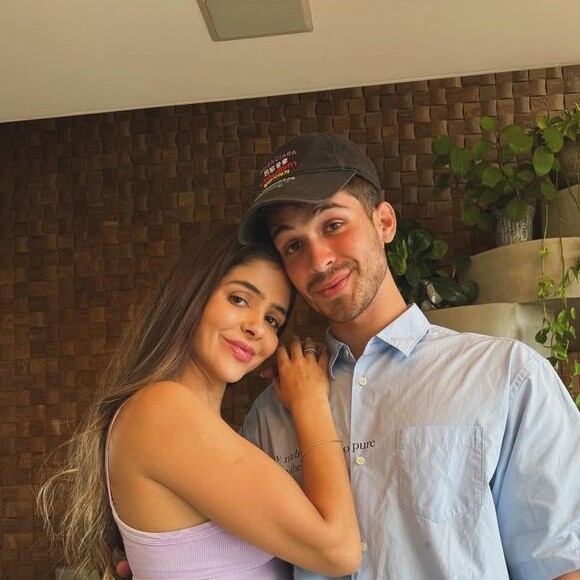 A foto com Bruna Marquezine foi postada por Naira Ávila, mãe de João Guilherme