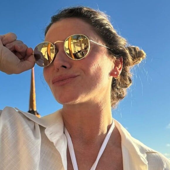 Giovanna Antonelli também costuma praticar o mantra 'Quando essa canela eu soprar, a prosperidade vai triplicar'.