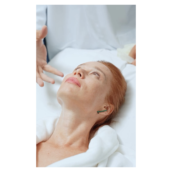 "Não marca a pele, não fica vermelho", disse Mariana Ximenes em um vídeo do Instagram